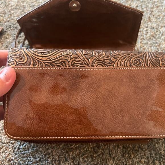 Traditions Pleather Brown Tooled Floral Purse & Wallet Set w/ Rhinestones - Picture 7 of 15